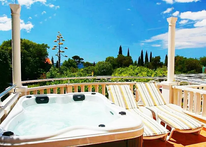 Apartments & Rooms Cakelic I